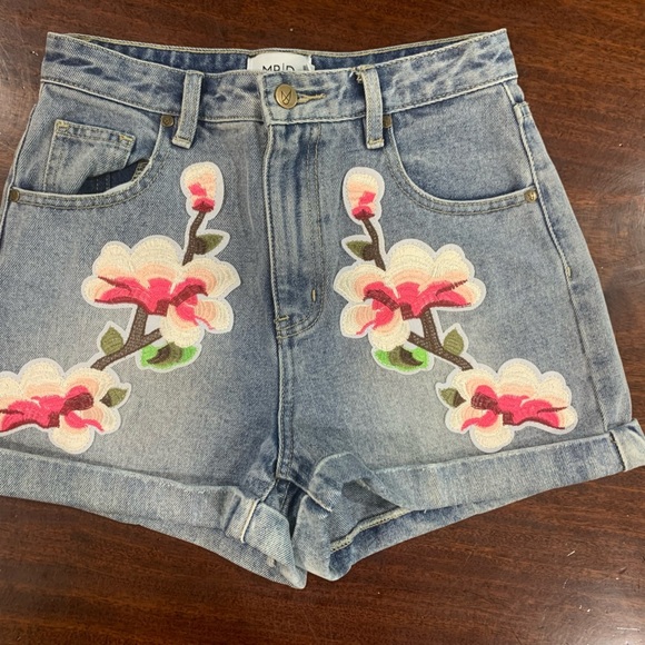NWOT MP/D  Floral Embroidered Denim Shorts Small - Picture 5 of 7